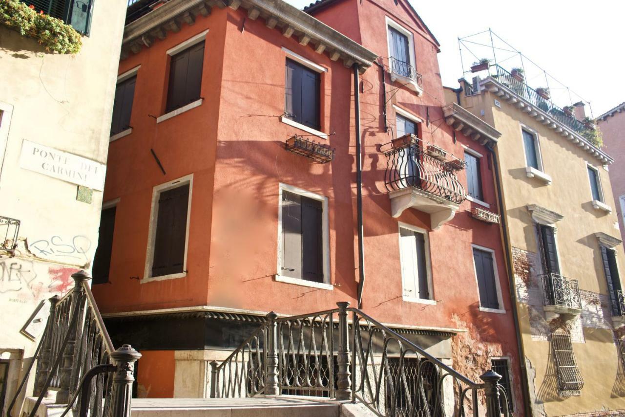 Ca Manuela 1 *