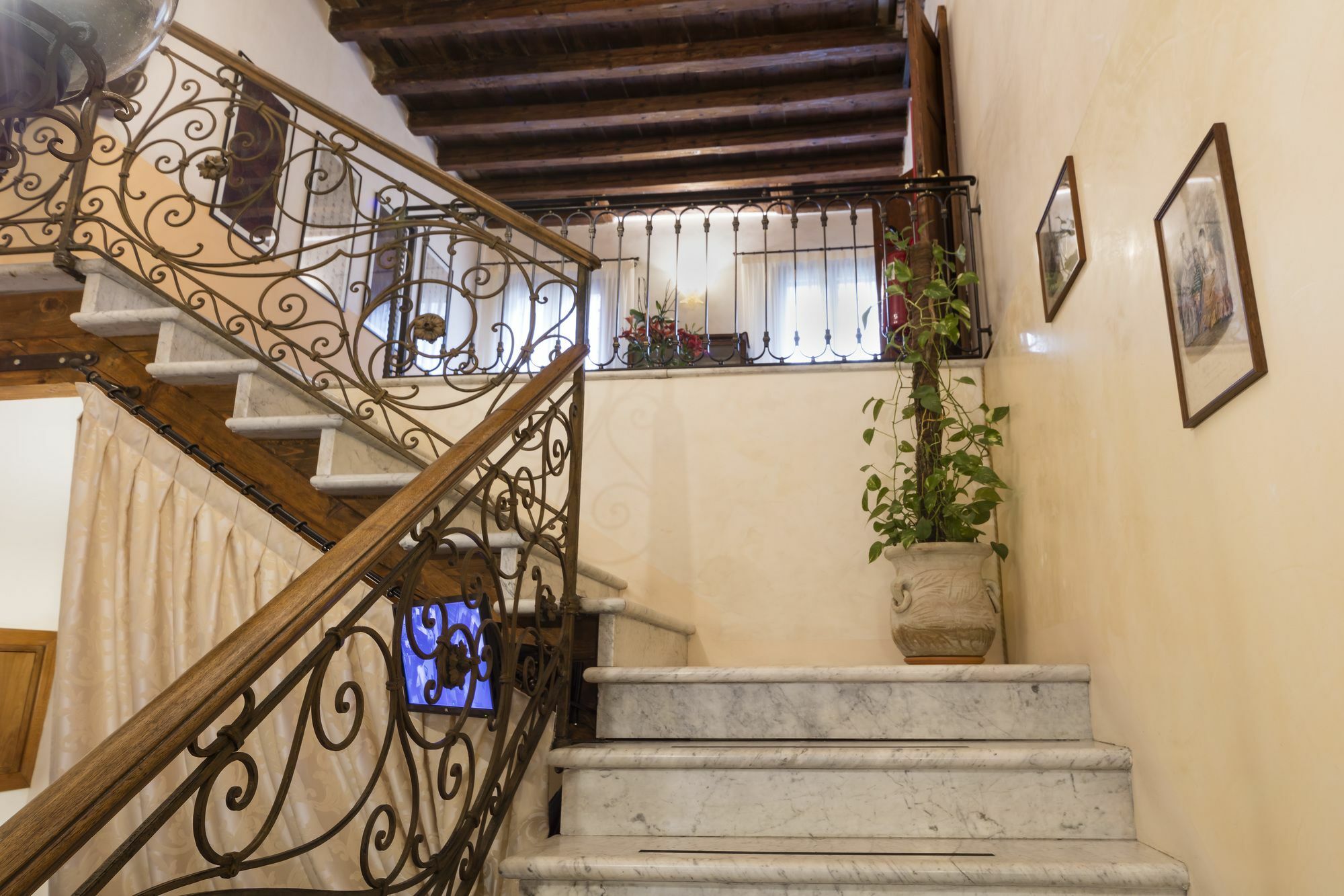 Art Deco 3*