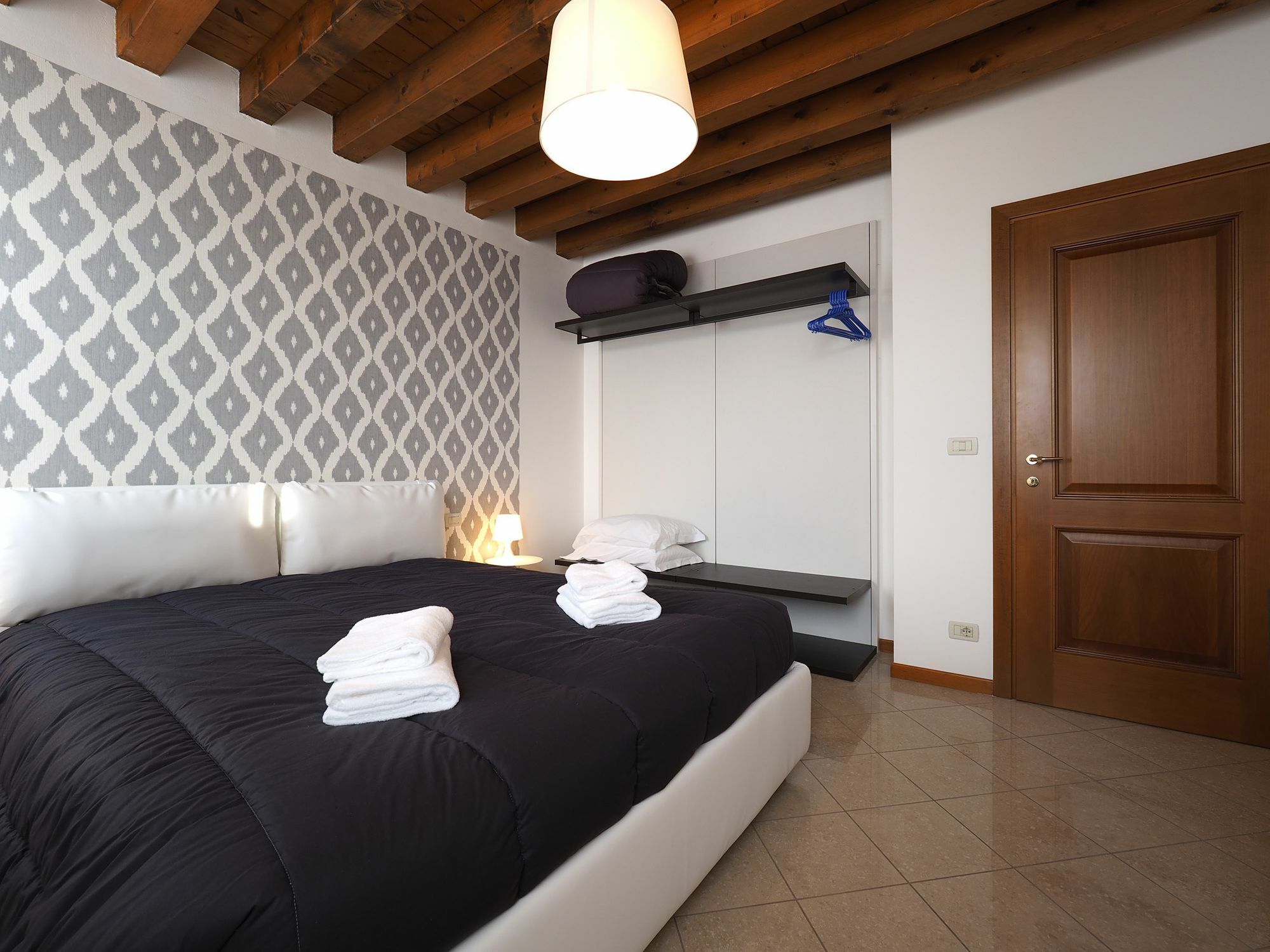 Venetian Style 2