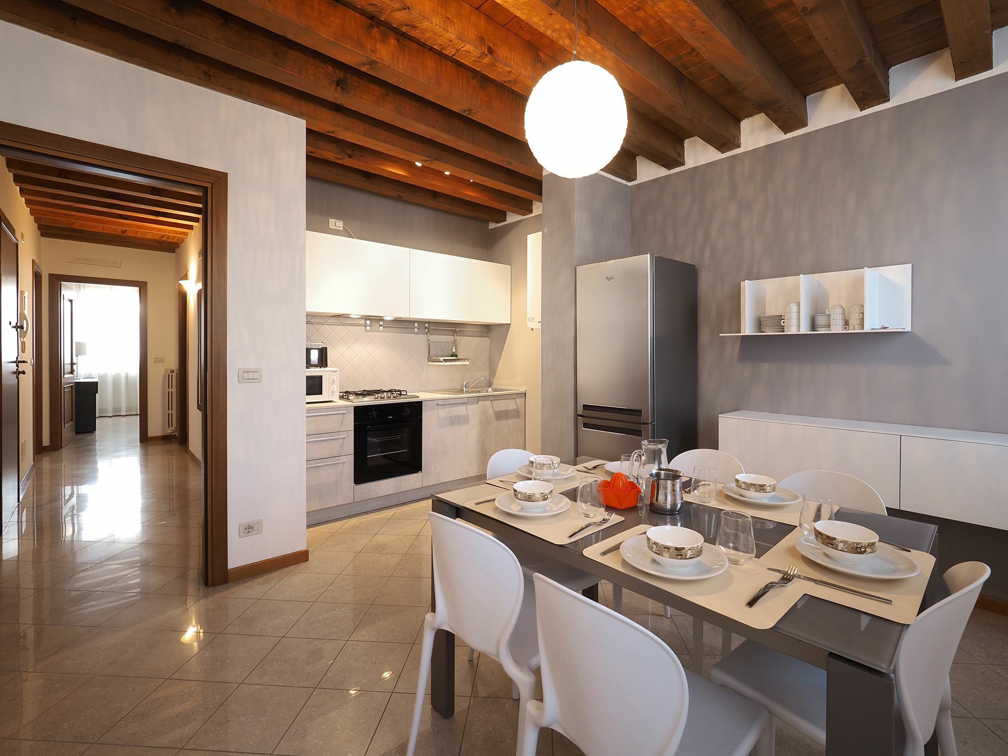 Venetian Style 2 Apartment *