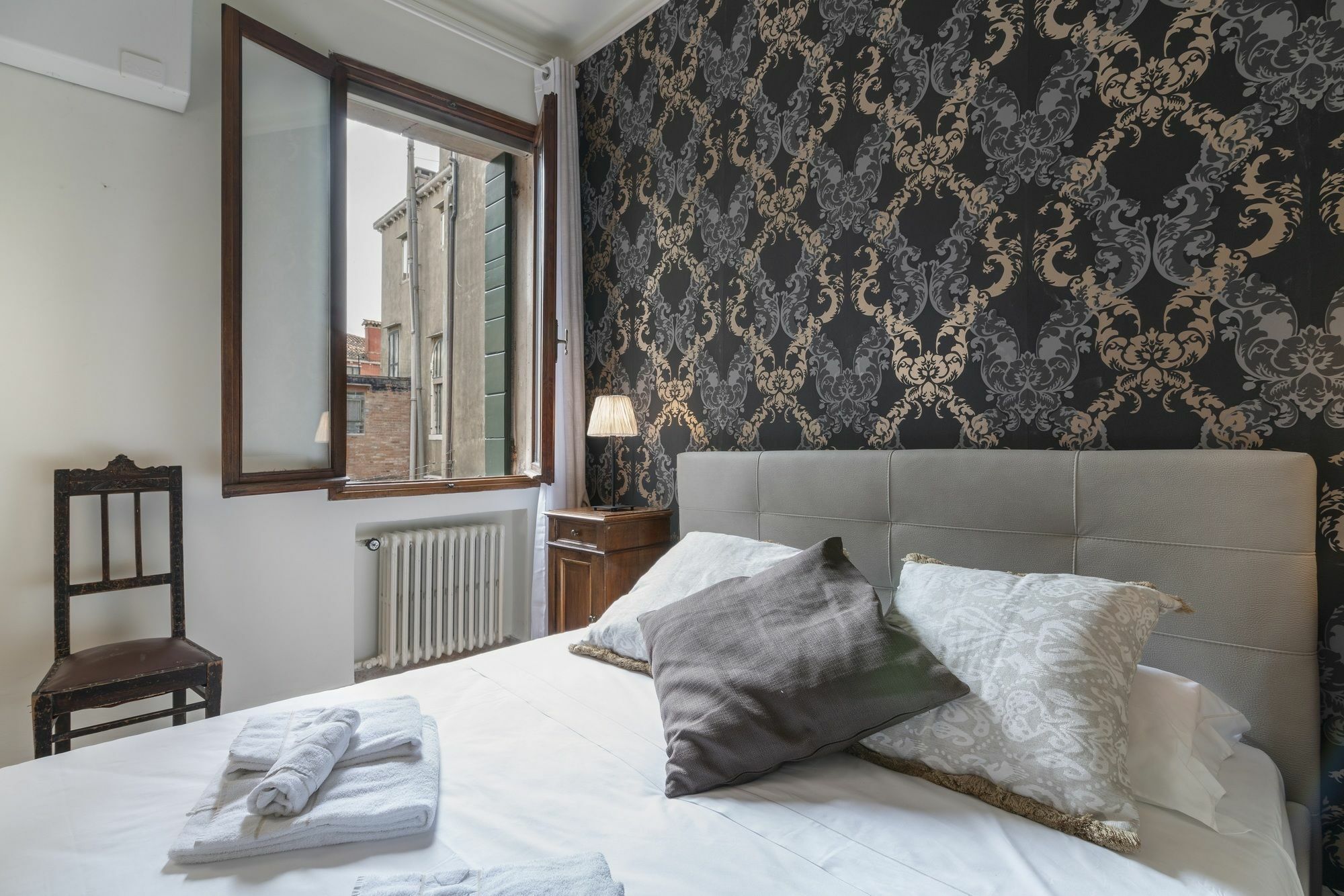 Rio Terra' Canal View Apartment Venice