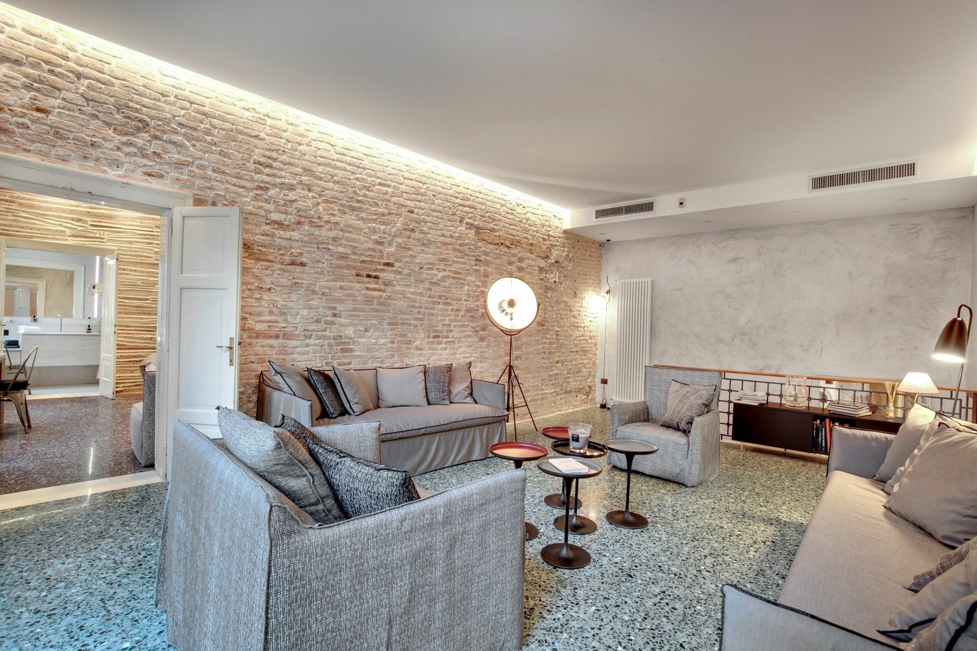 Stunning Modern In The Heart Of Venice