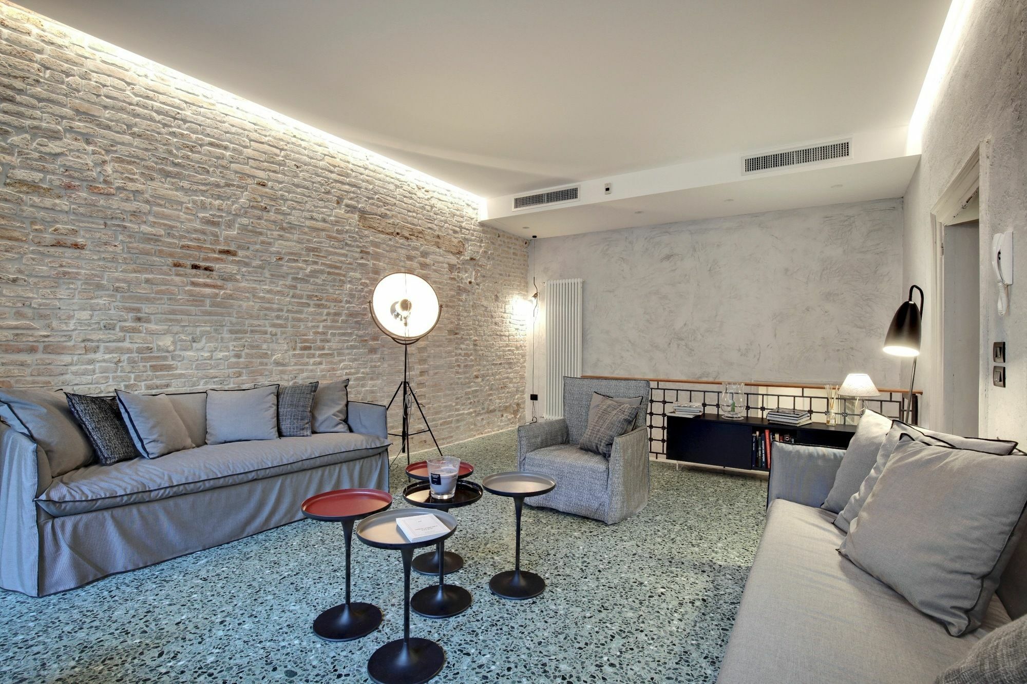 Apartment Stunning Modern In The Heart Of