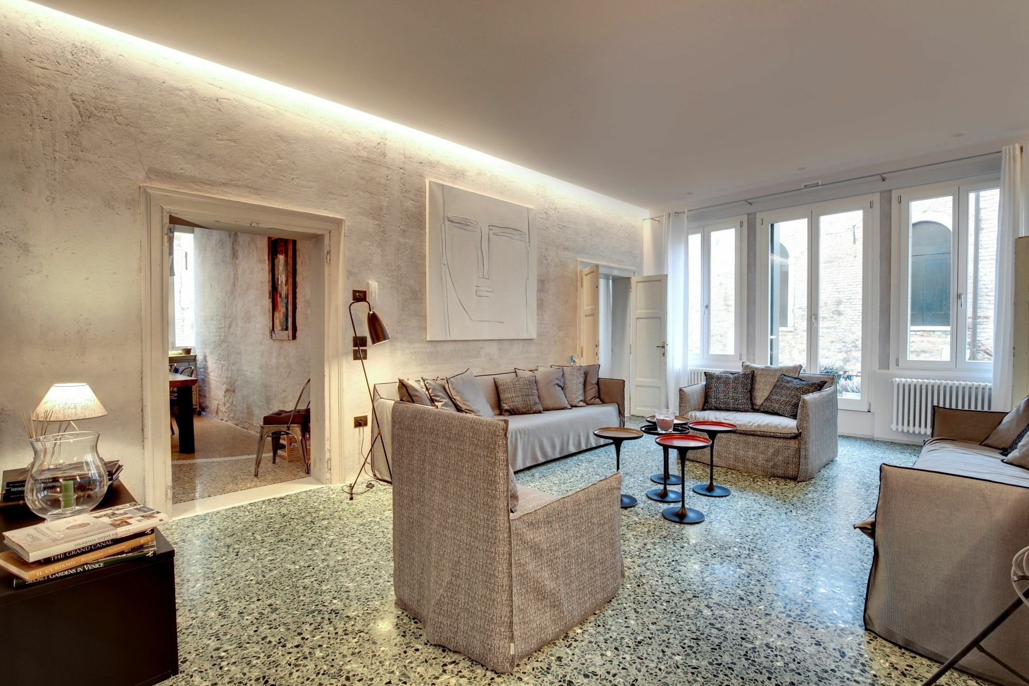 Stunning Modern In The Heart Of Apartment