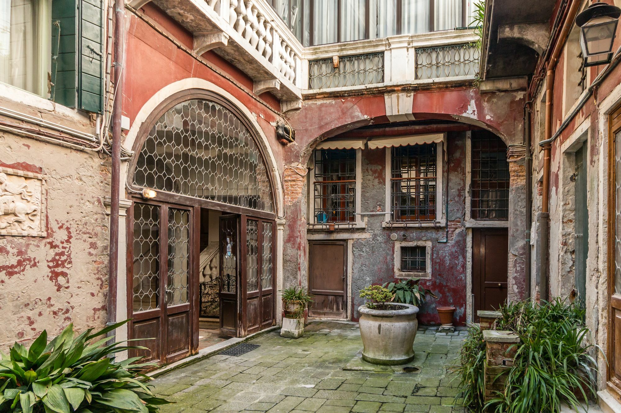 Apartment Admiral Emo Palace Over Canal Grande *