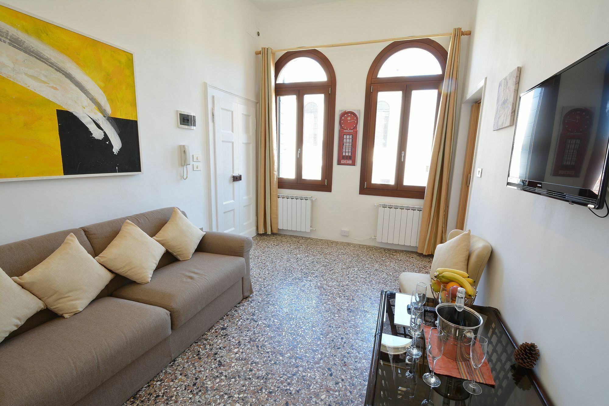 William Apartment *