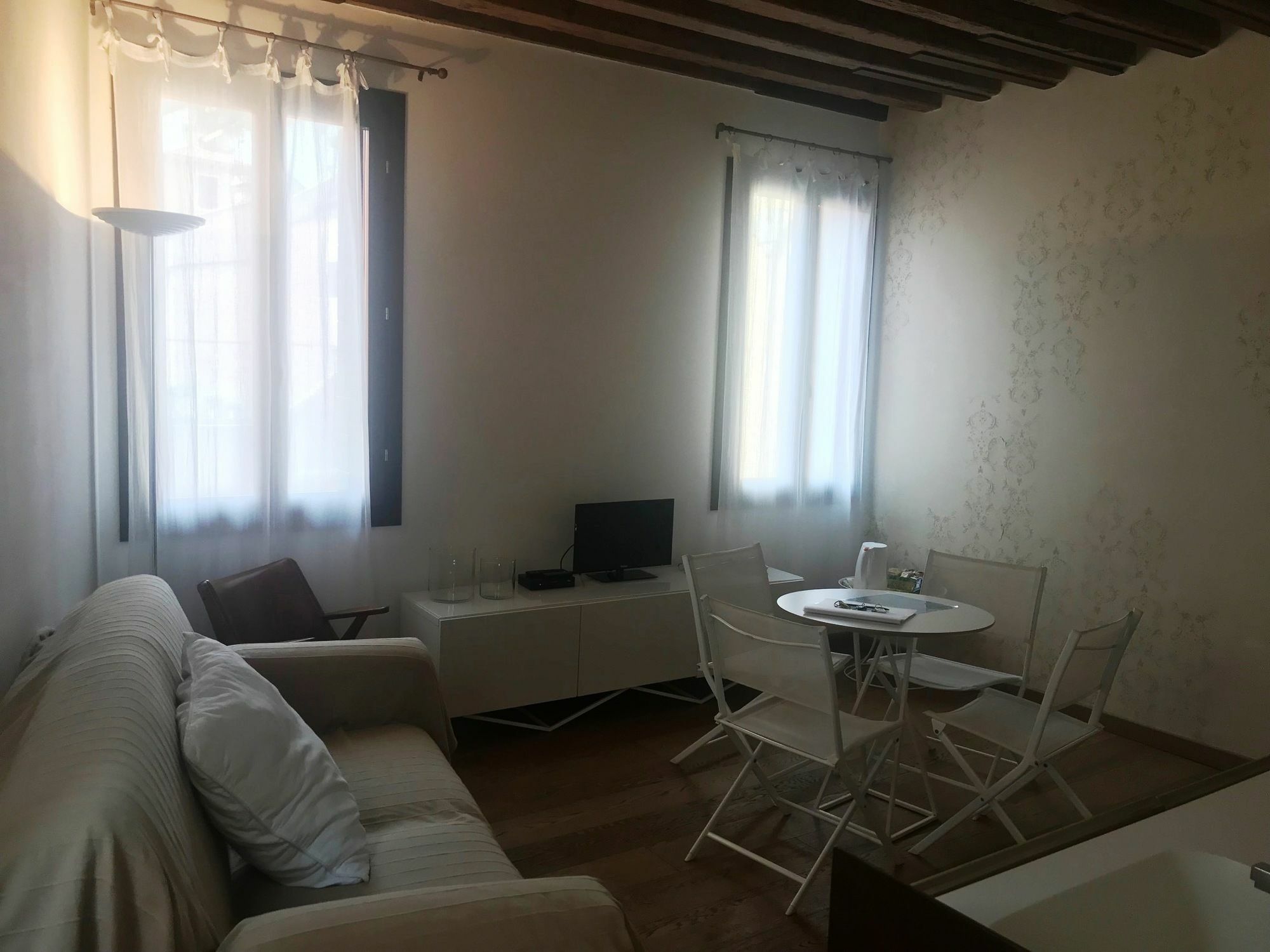 Contemporary In Ff * Veneza