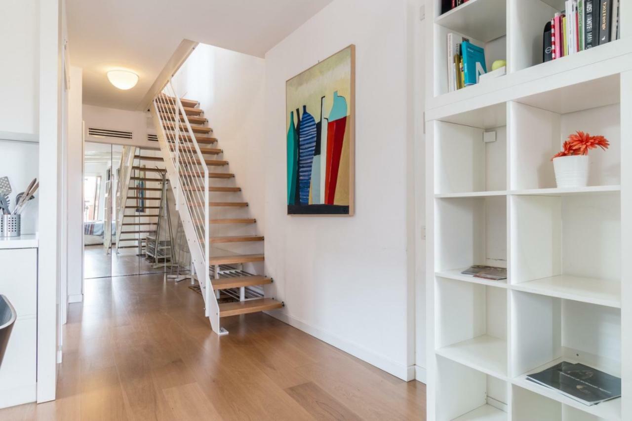 Carmini Canal View And Balcony With Lift Apartment Venice