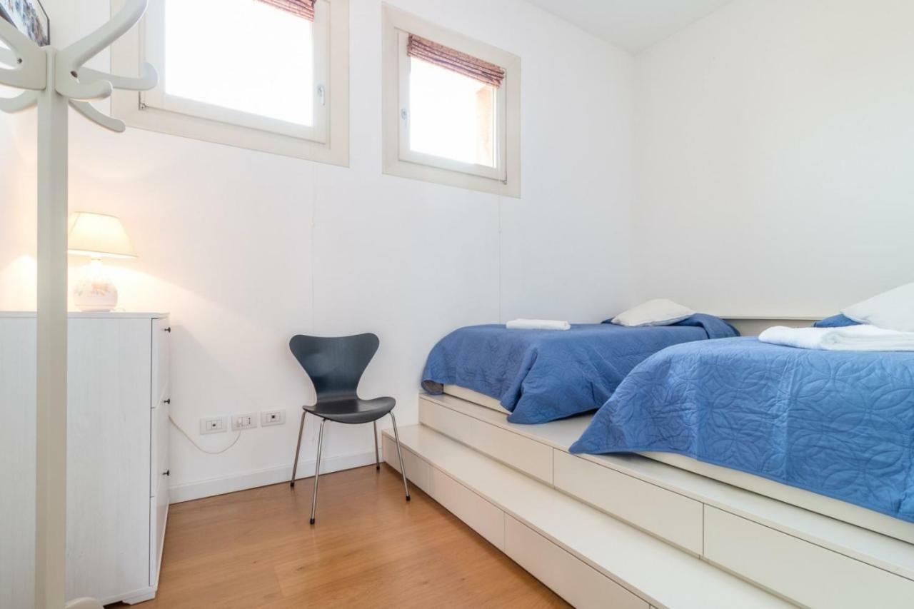 Apartment Carmini Canal View And Balcony With Lift Venice