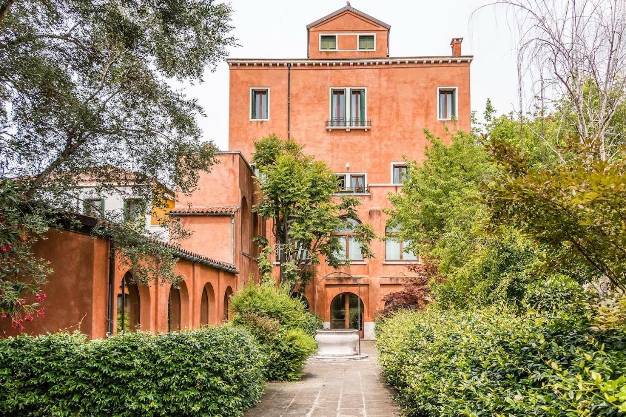 Carmini Canal View And Balcony With Lift Apartment