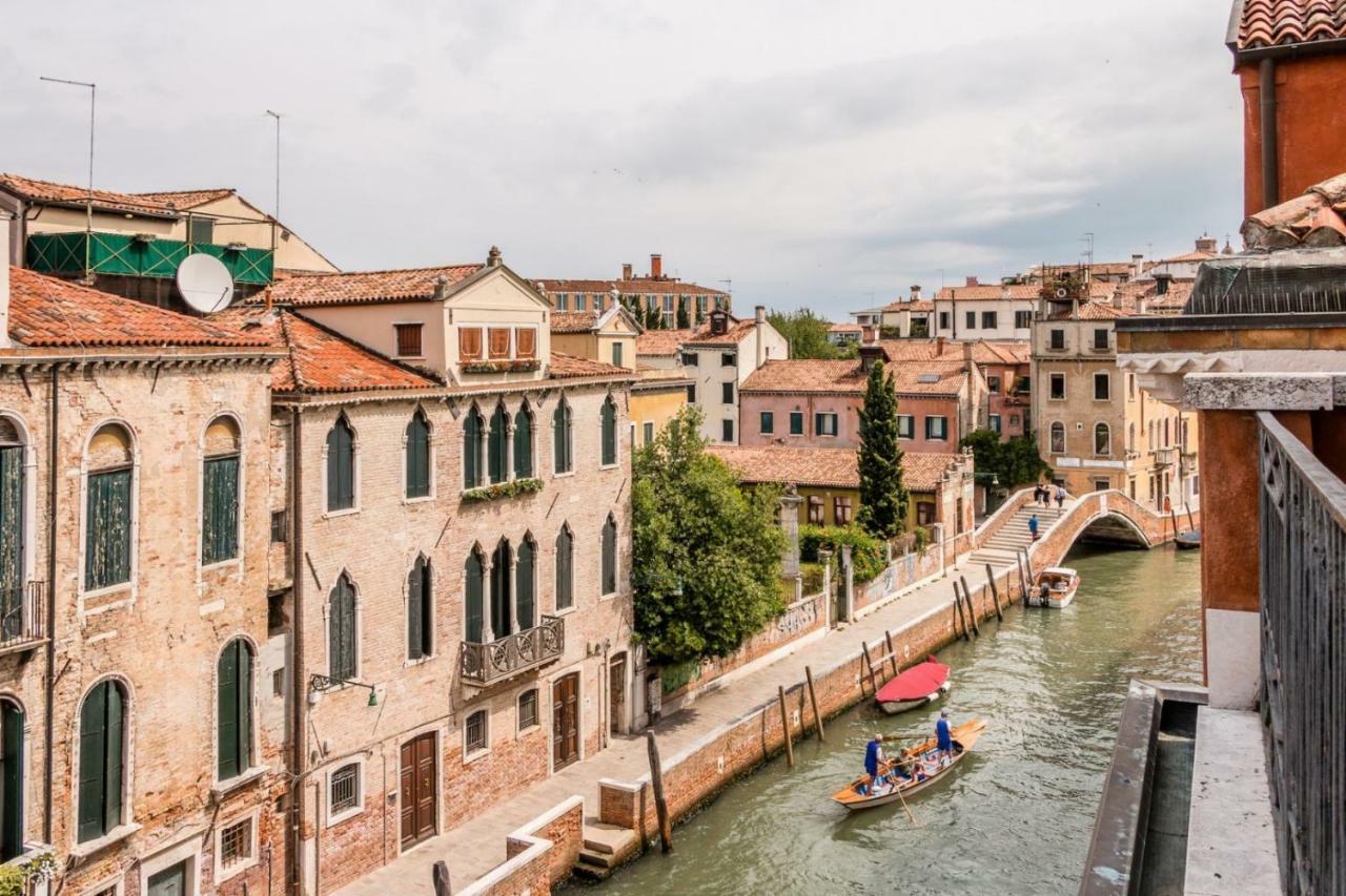 Carmini Canal View And Balcony With Lift Apartment Venice