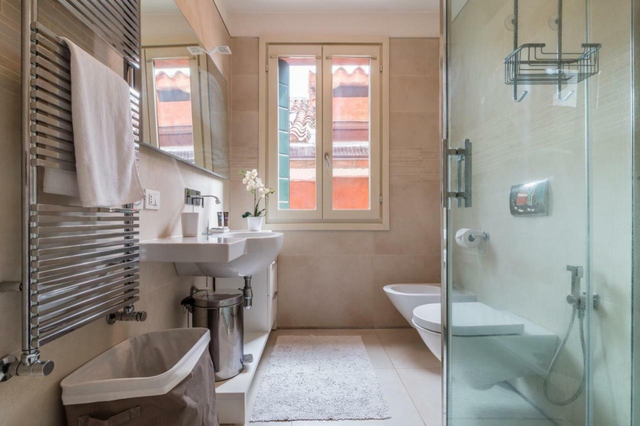 Carmini Canal View And Balcony With Lift * Venice