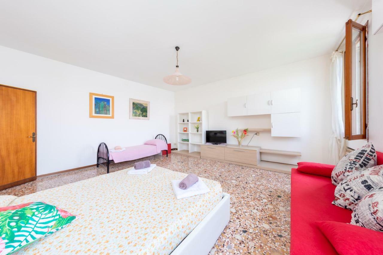 Lovely Canal View Apartment
