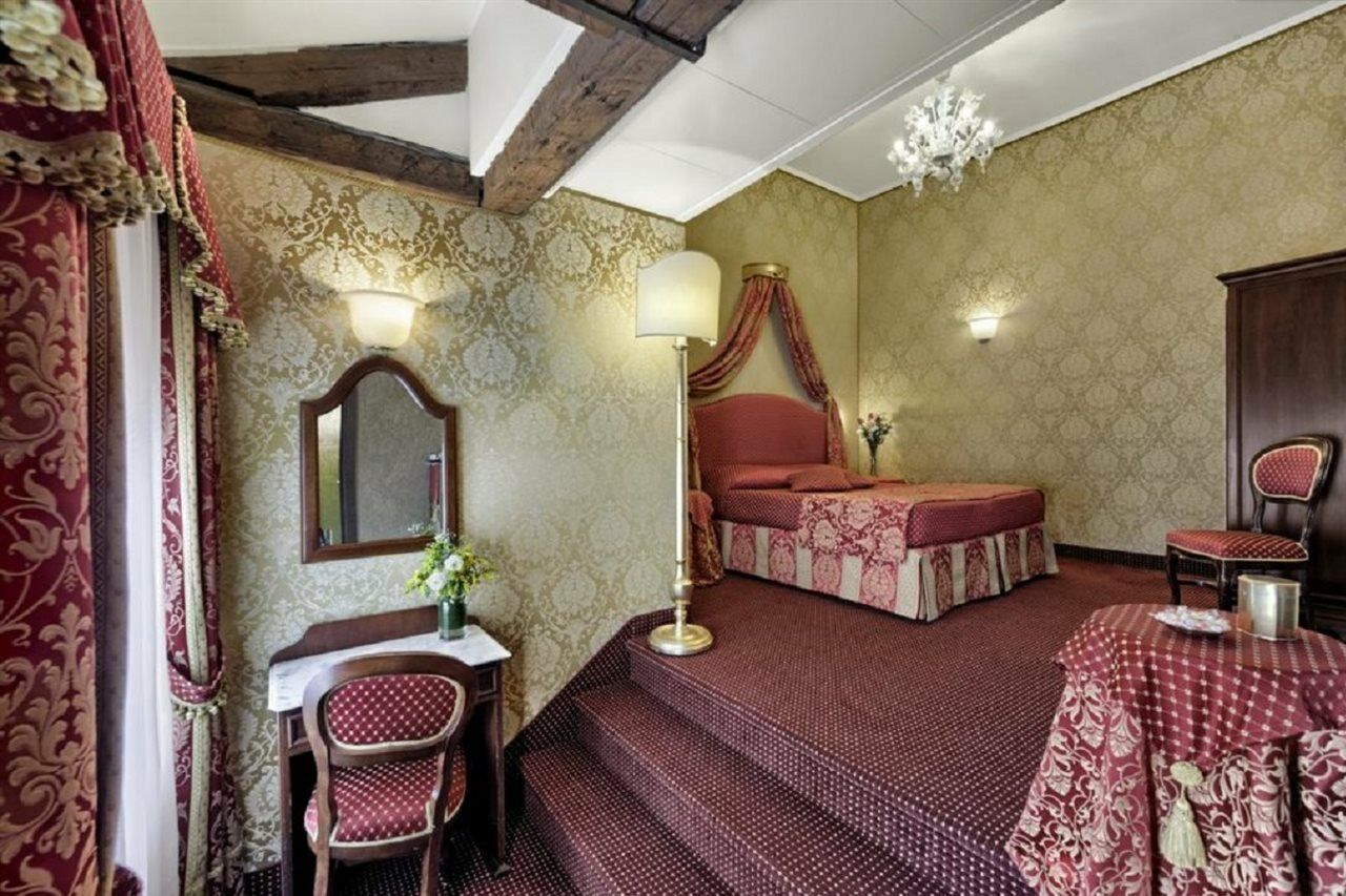 Pausania Hotel Veneza