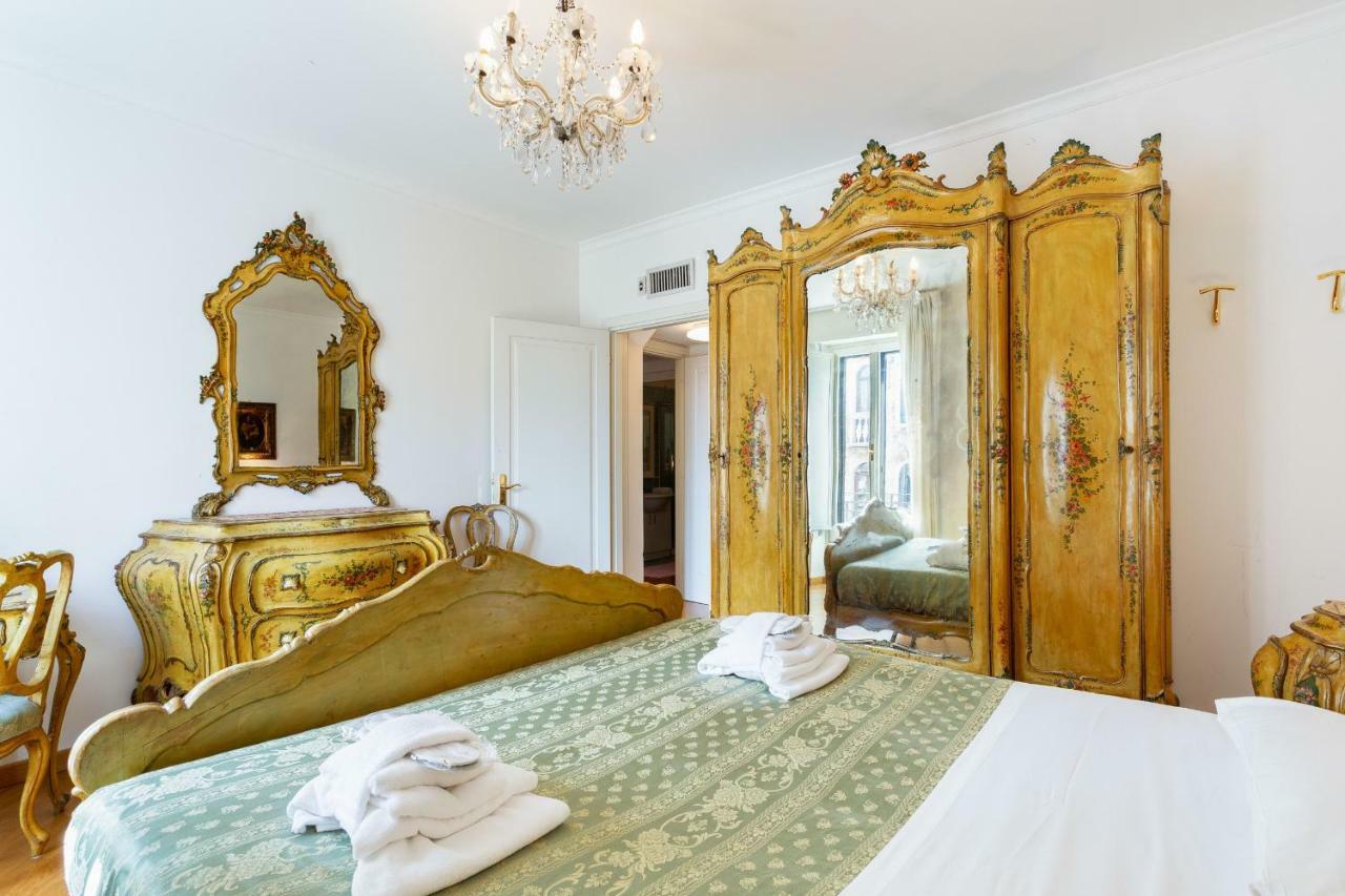 Elegant Two Bedroom In Venetian Style Apartment *