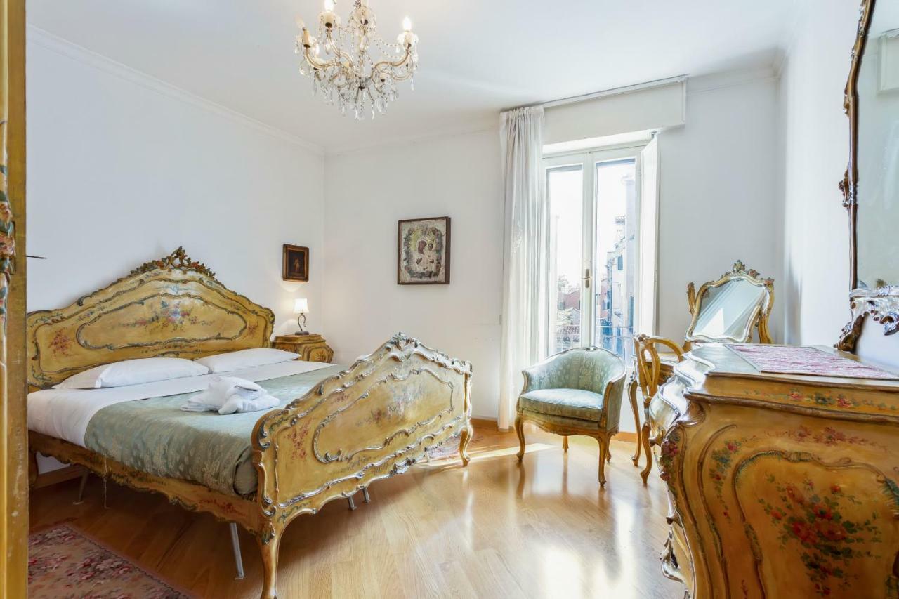 Apartment Elegant Two Bedroom In Venetian Style *