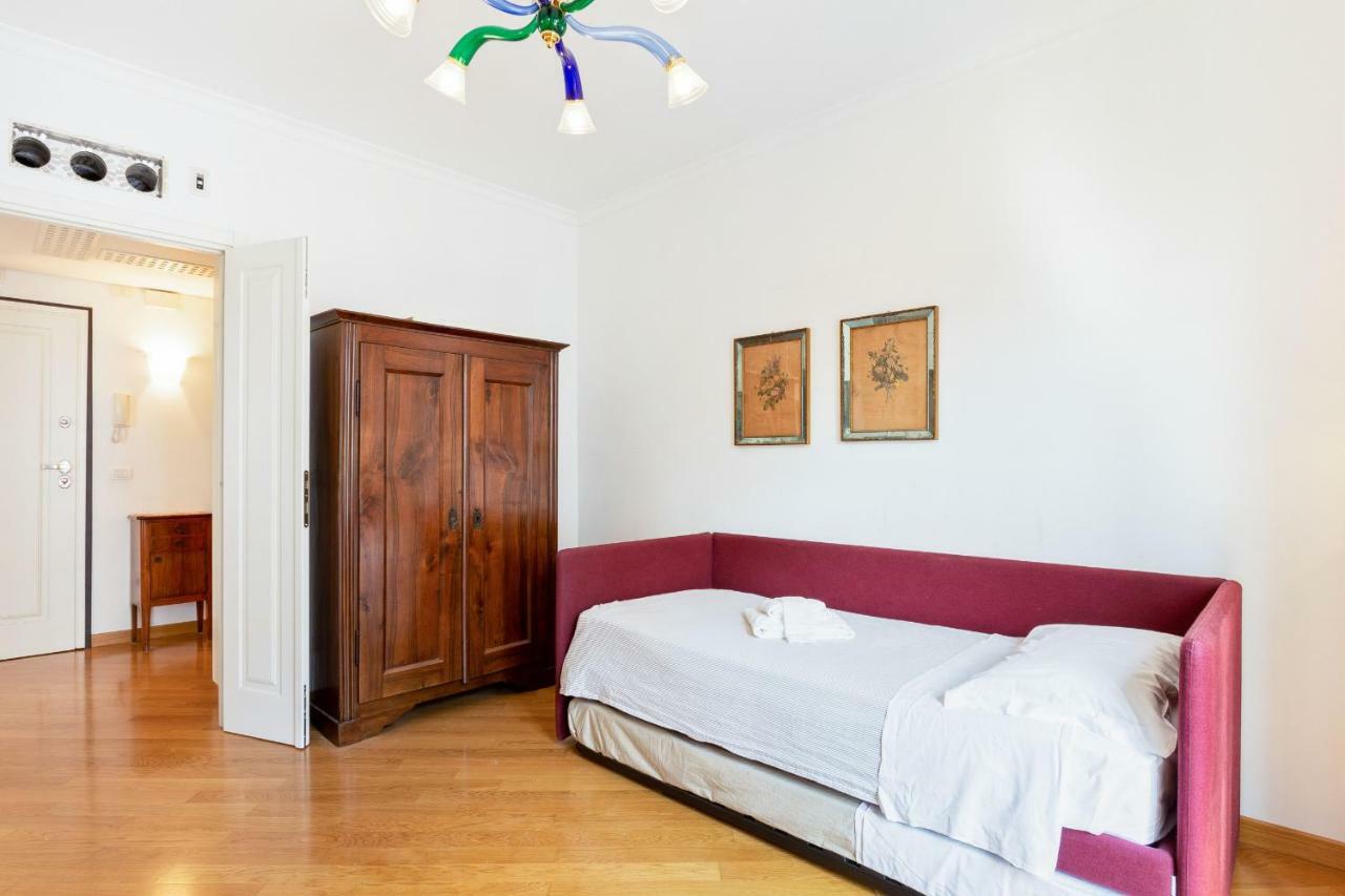 Elegant Two Bedroom In Venetian Style