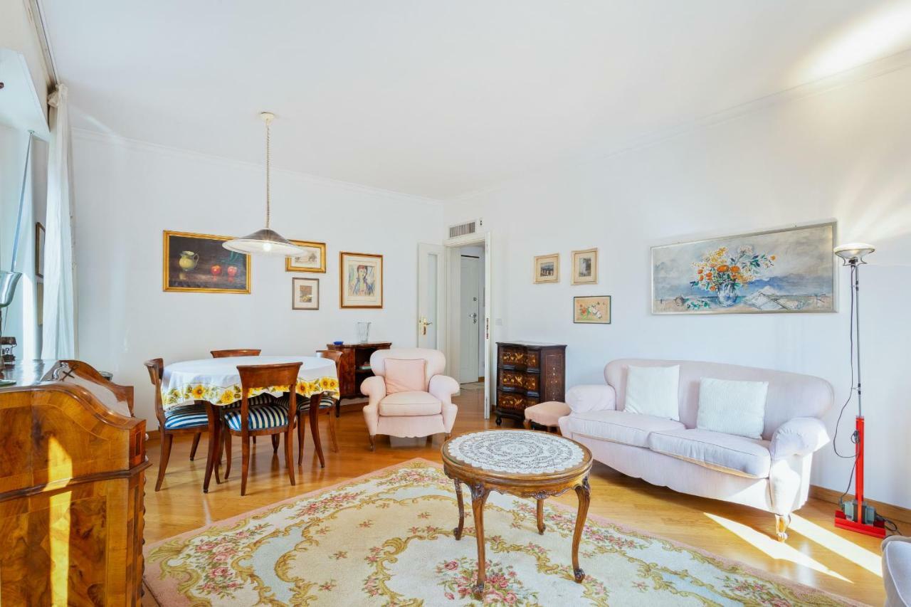 Elegant Two Bedroom In Venetian Style Apartment