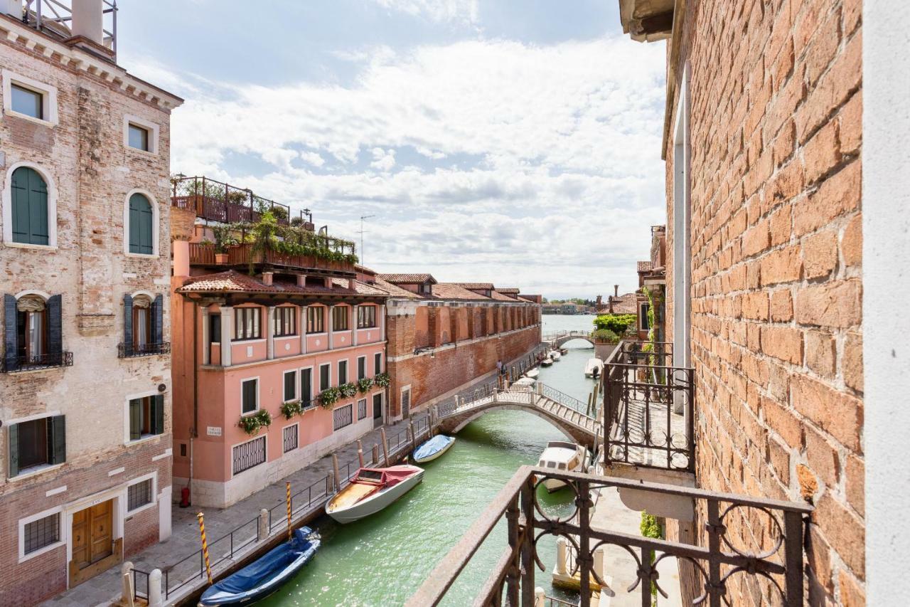 Elegant Two Bedroom In Venetian Style Apartment Venice