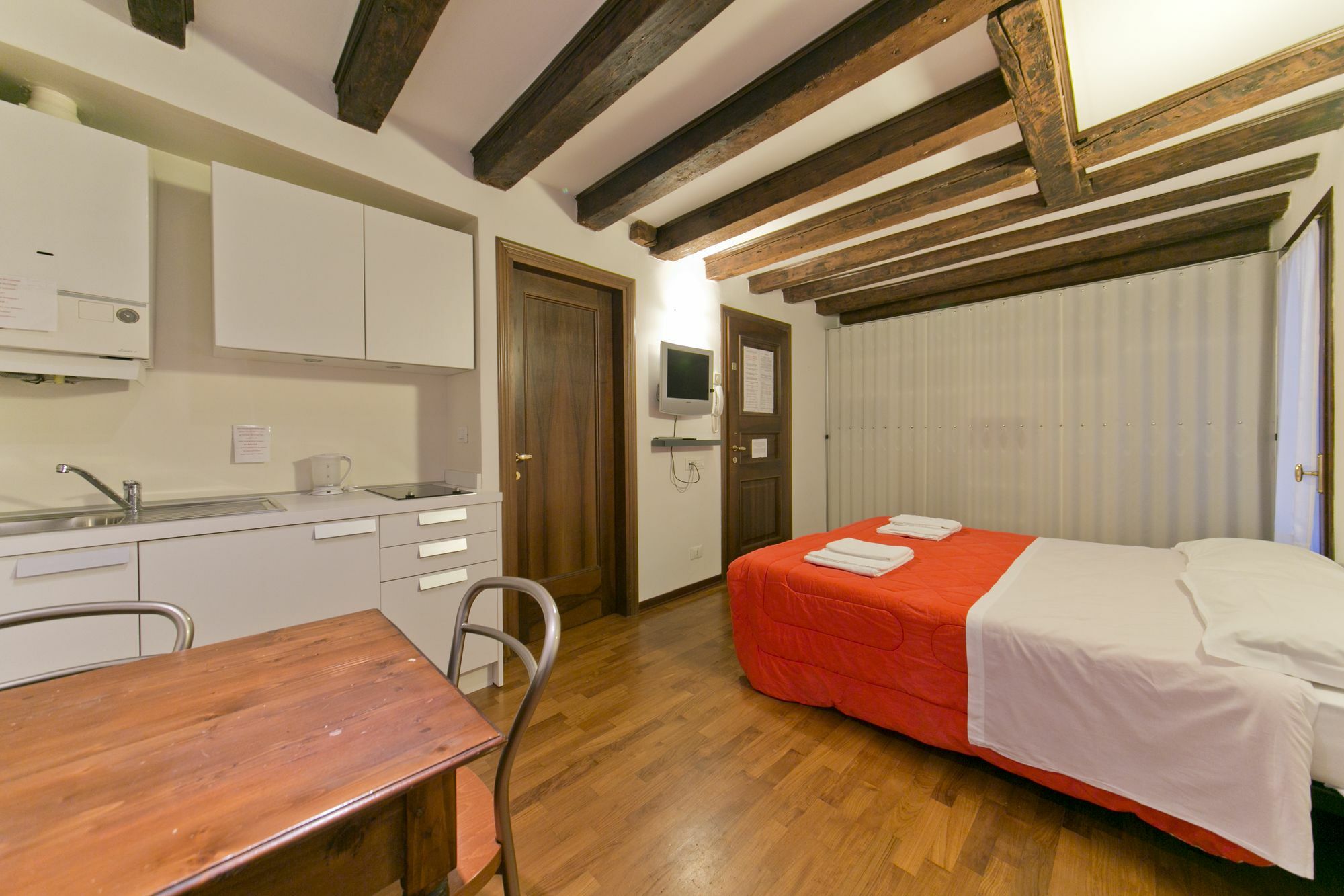 Wonderful Wi-fi Ac Apartment Venice
