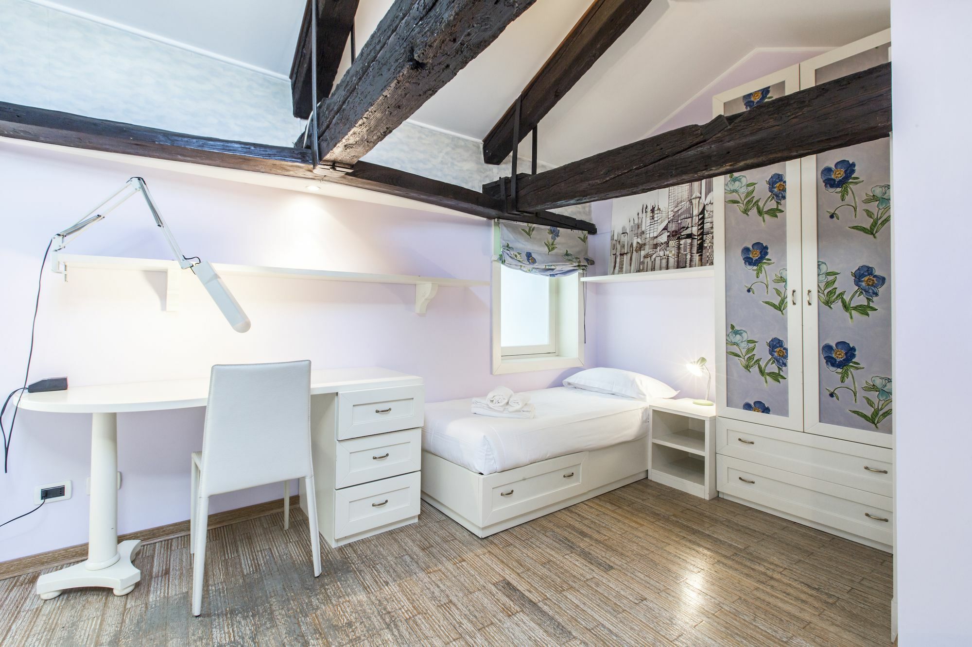 Attic Panoramic View R&r *