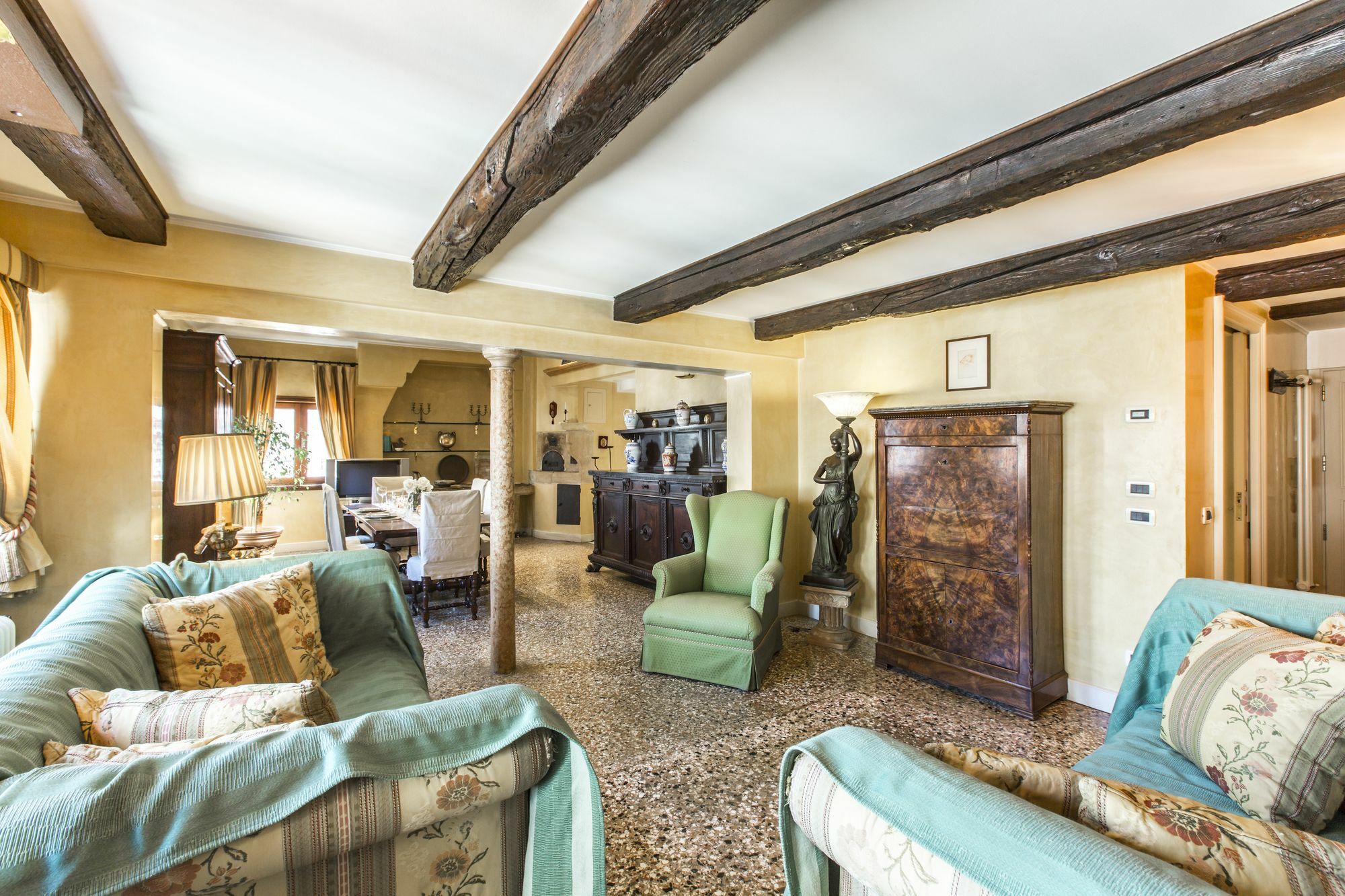 Attic Panoramic View R&r Venice