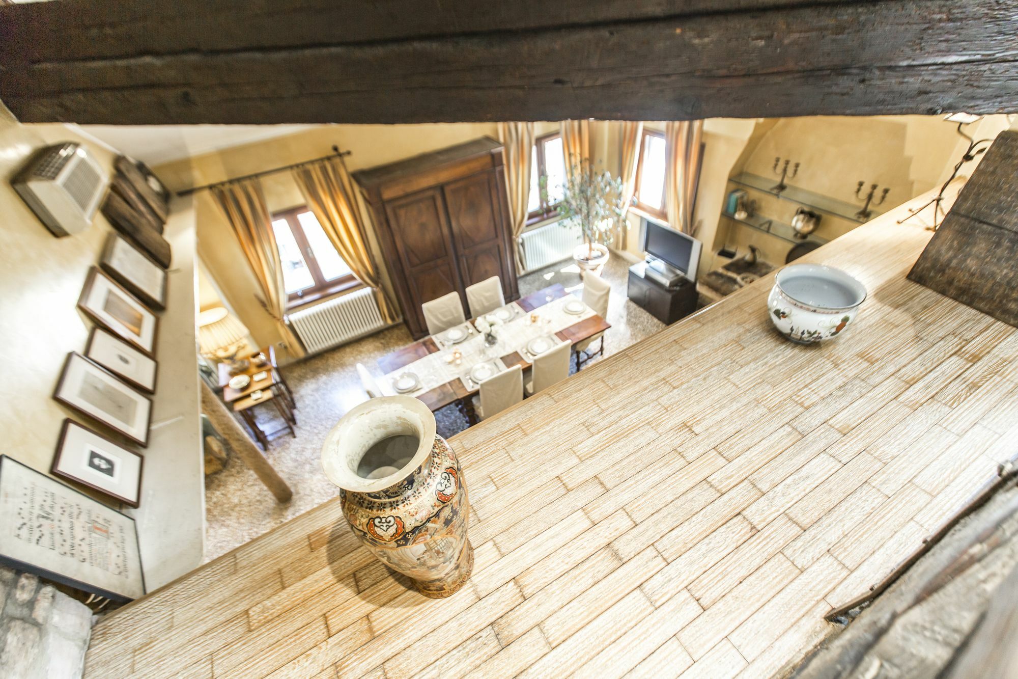 Attic Panoramic View R&r *