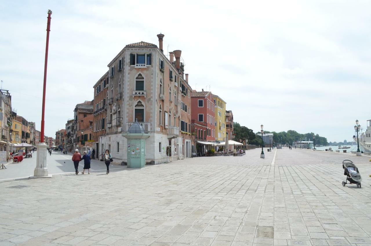 Casa Delfina, Contemporary Chic Apartment Venice