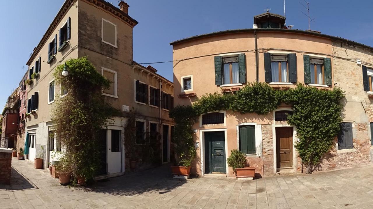 Artist House Apartment