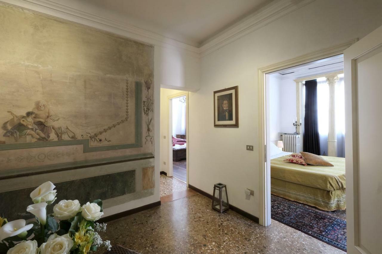 The Palace 5613 Affittacamere *