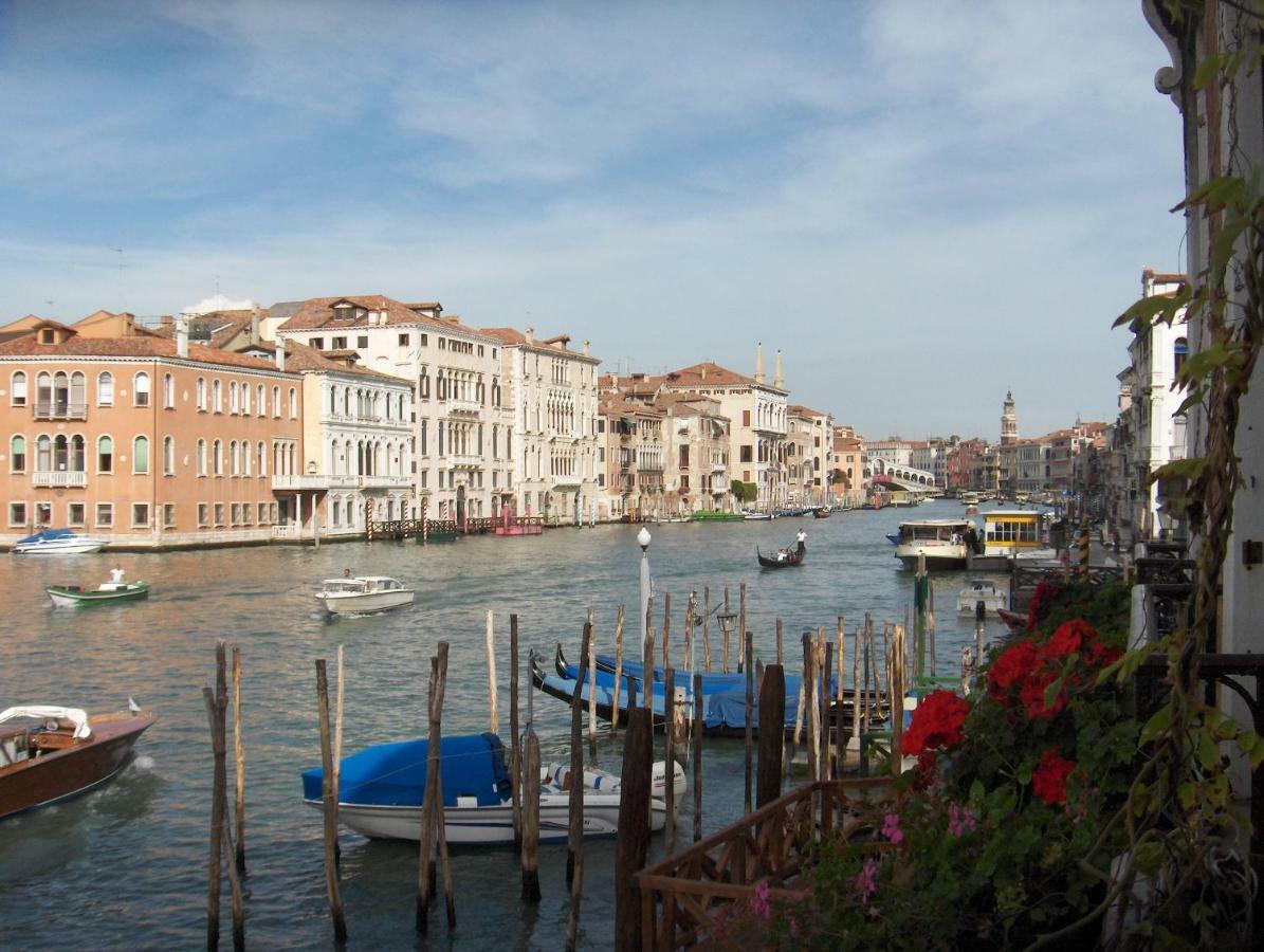 Honeymoon On Grand Canal Guest house
