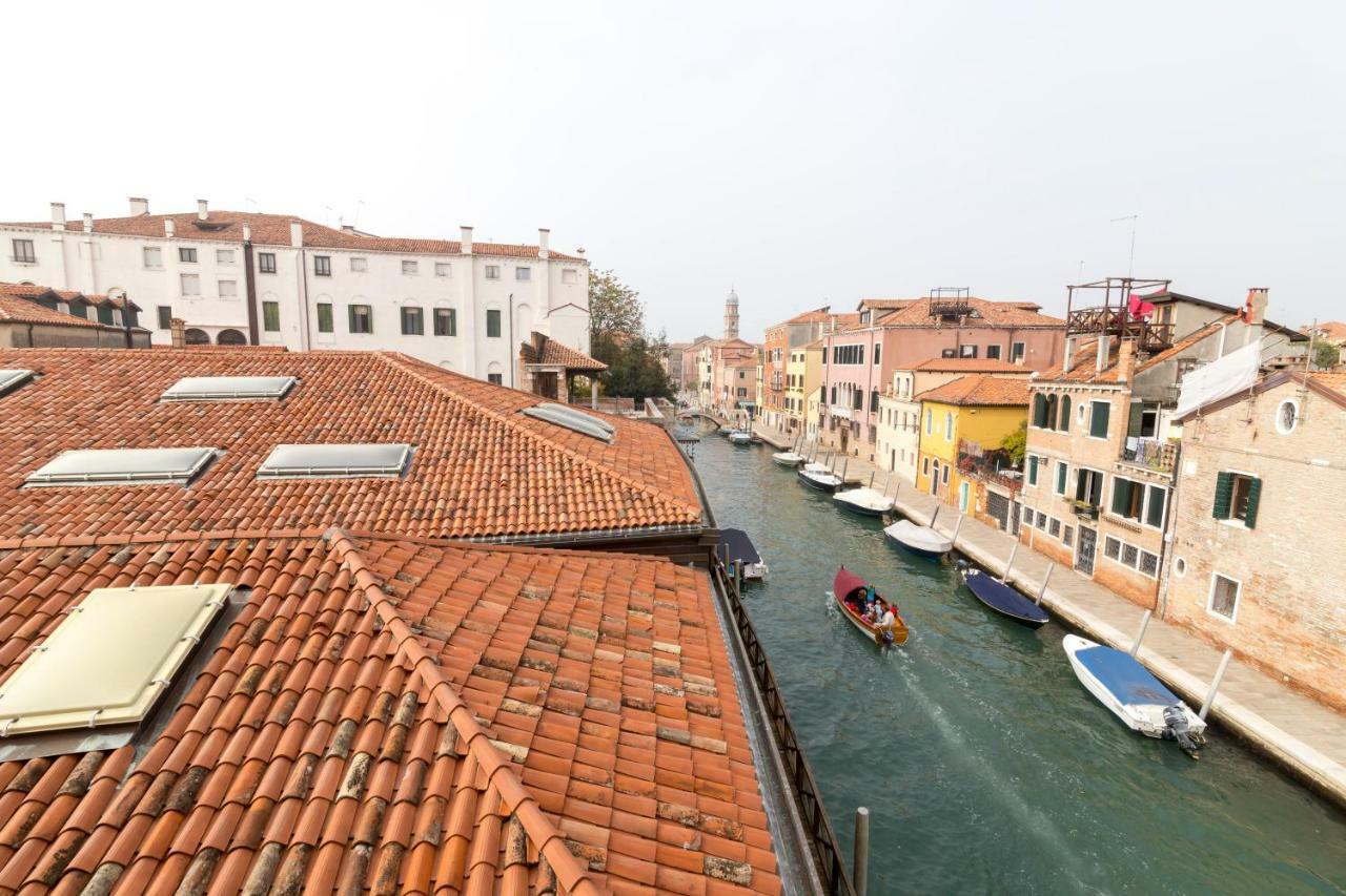Apartment On The Canal Venice
