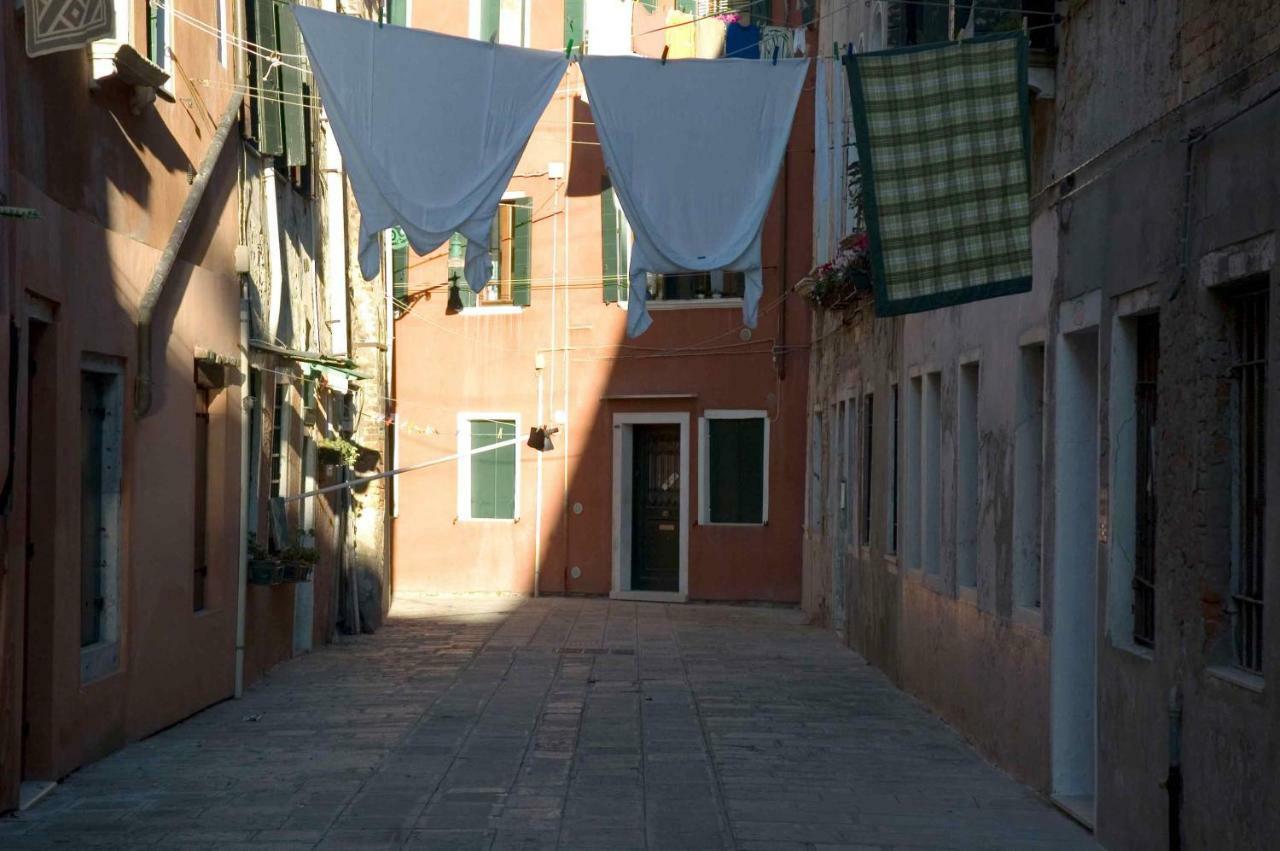 1410 Castello *