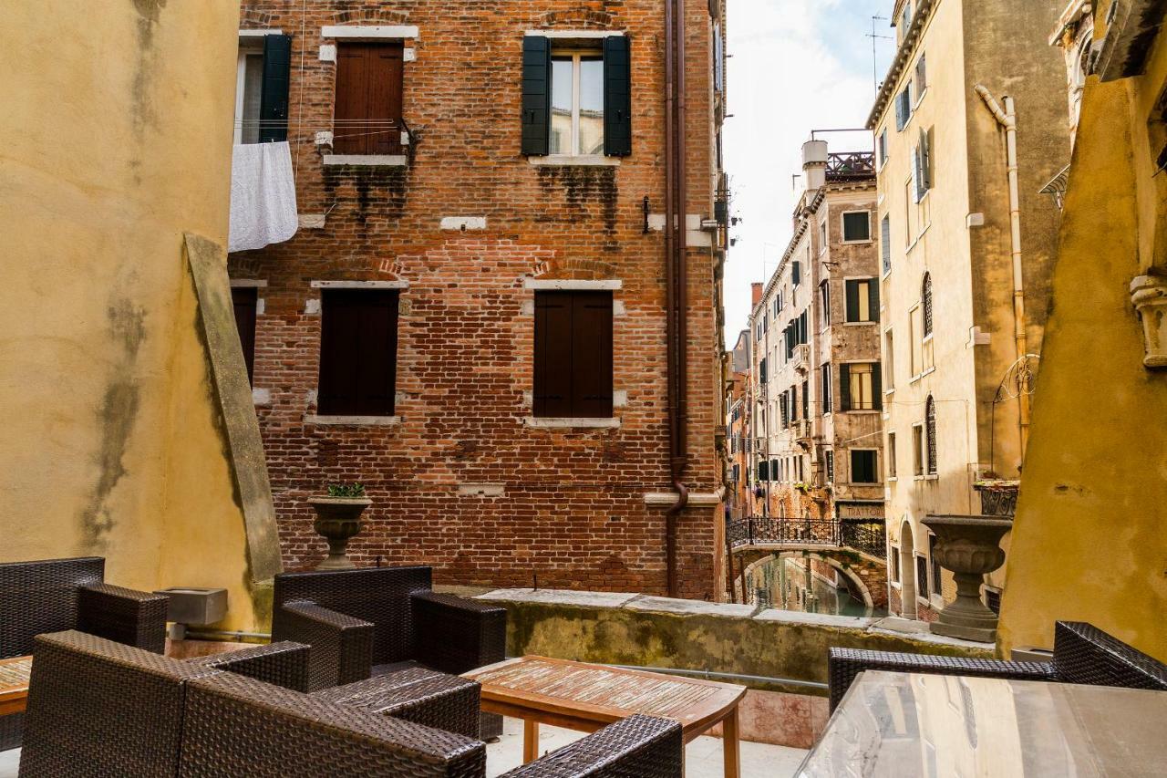 Luxury And Romantic Secret Escape In Venice!
