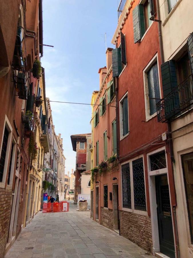 Key Location Near Palazzo Grassi * Venice