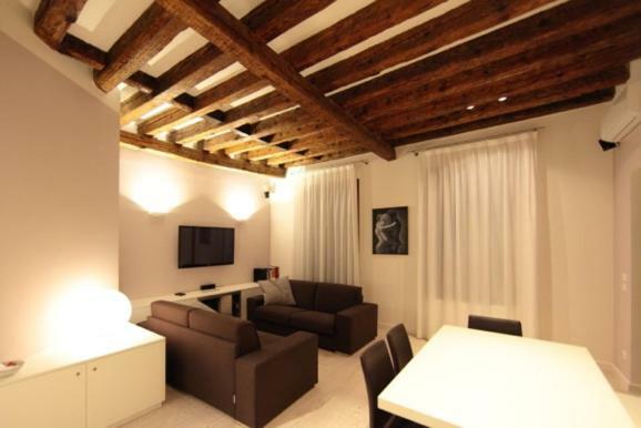 San Marco White Apartment Venice