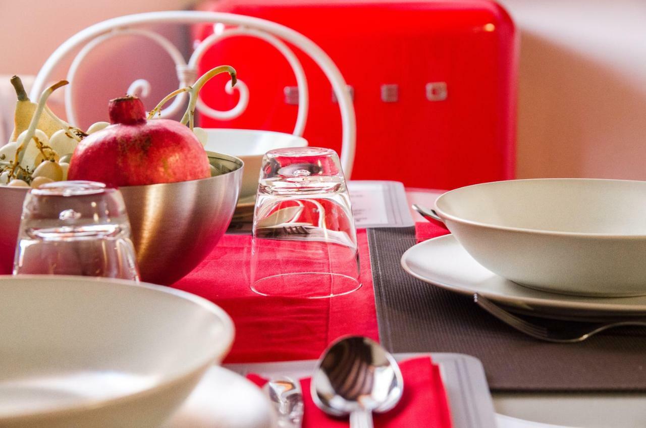 Rosso Apartment *