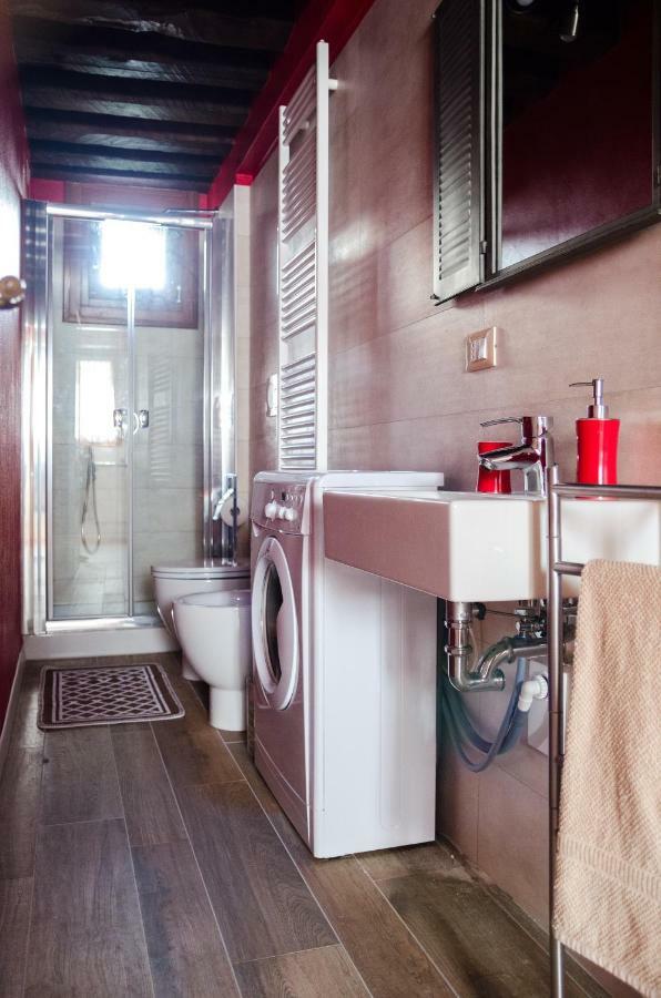 Rosso Apartment
