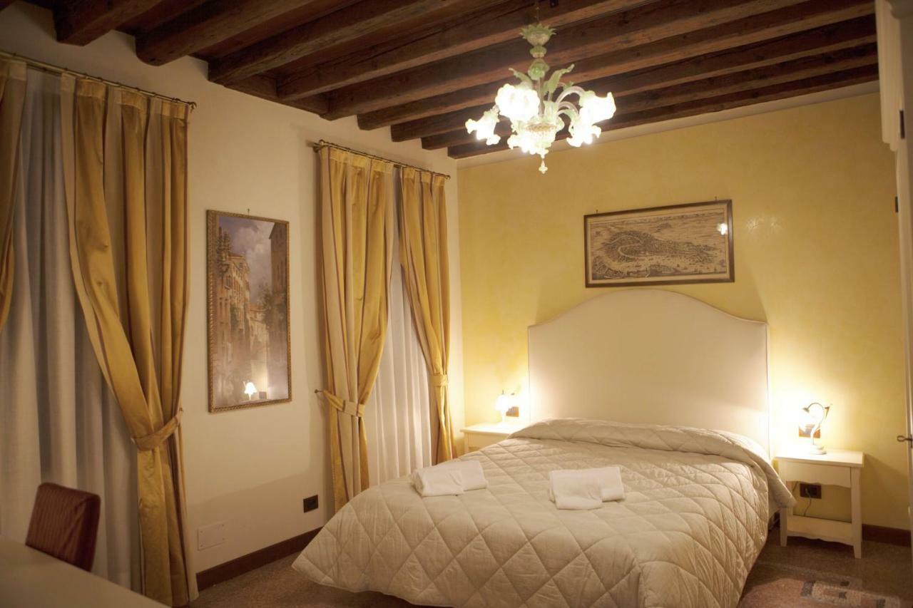Family Three Minutes From San Marco Square, Apartment Venice