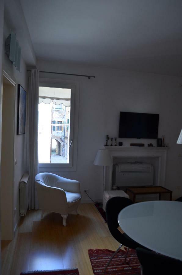 Casa Delfina, Contemporary Chic Apartment