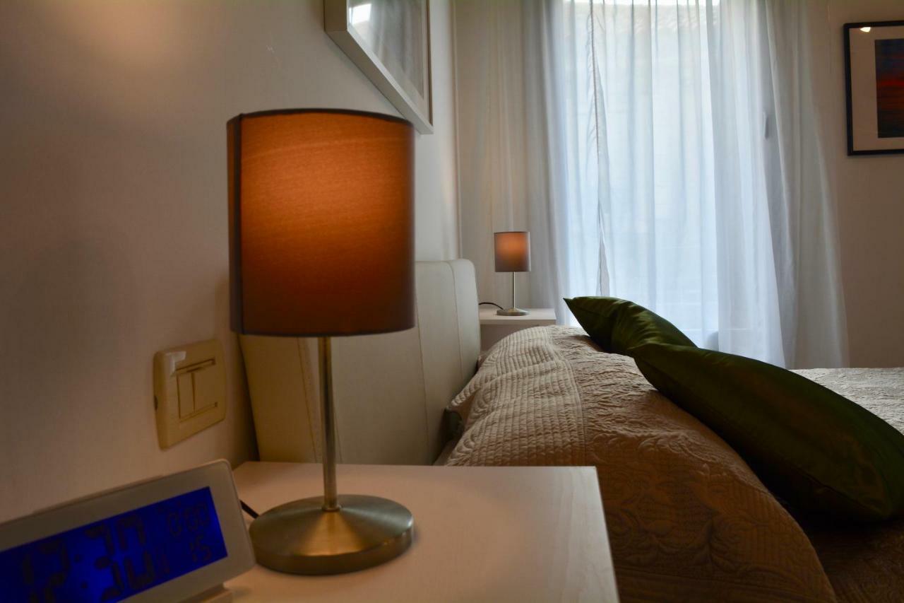 Yellow House Apartment *