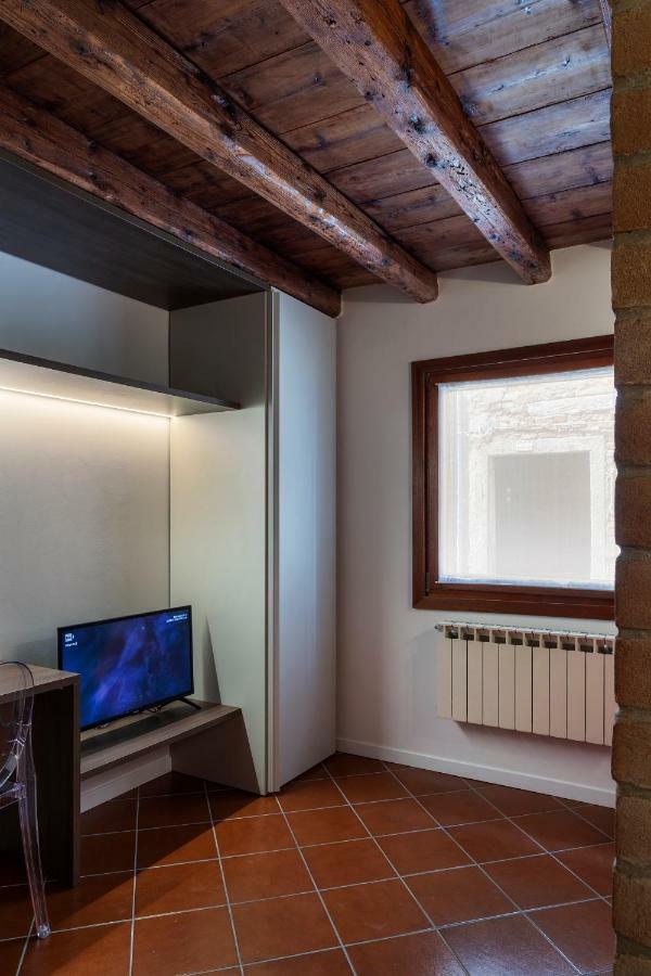 Antico Caminetto Biennale Apartment