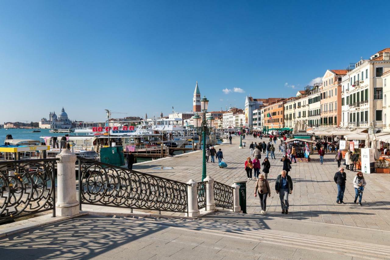 Heaven Biennale, The Elegant * Veneza