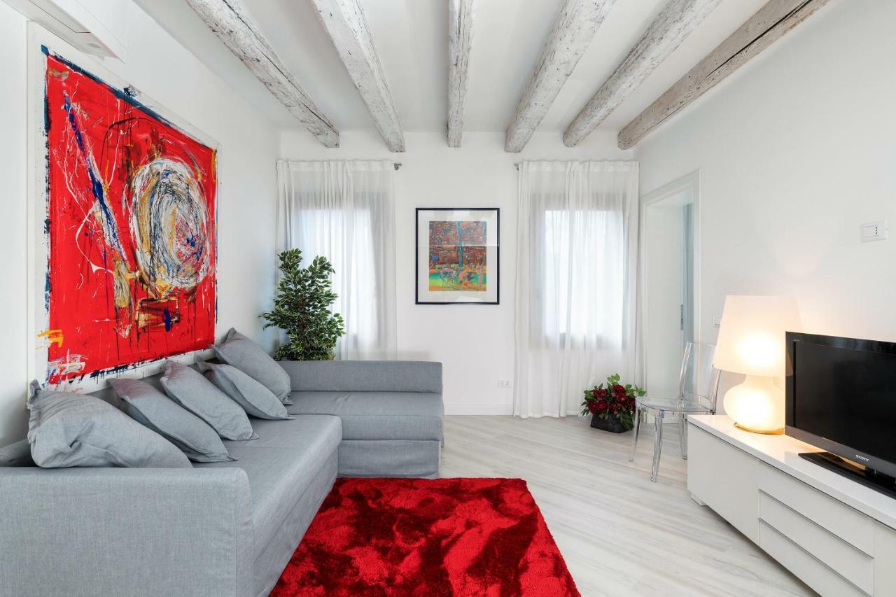 Heaven Biennale, The Elegant Apartamento *