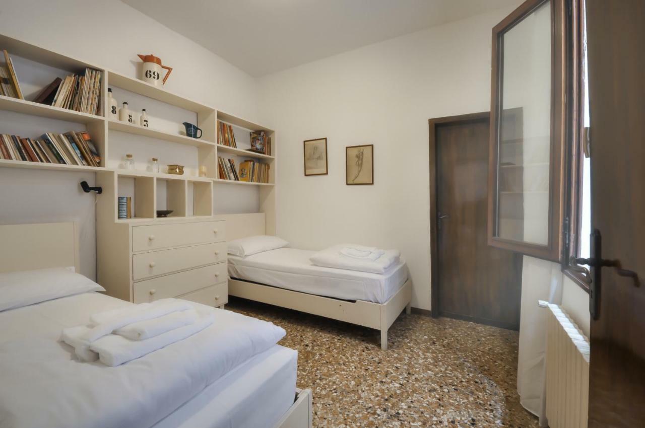 Venetian Mood Bianco Apartment