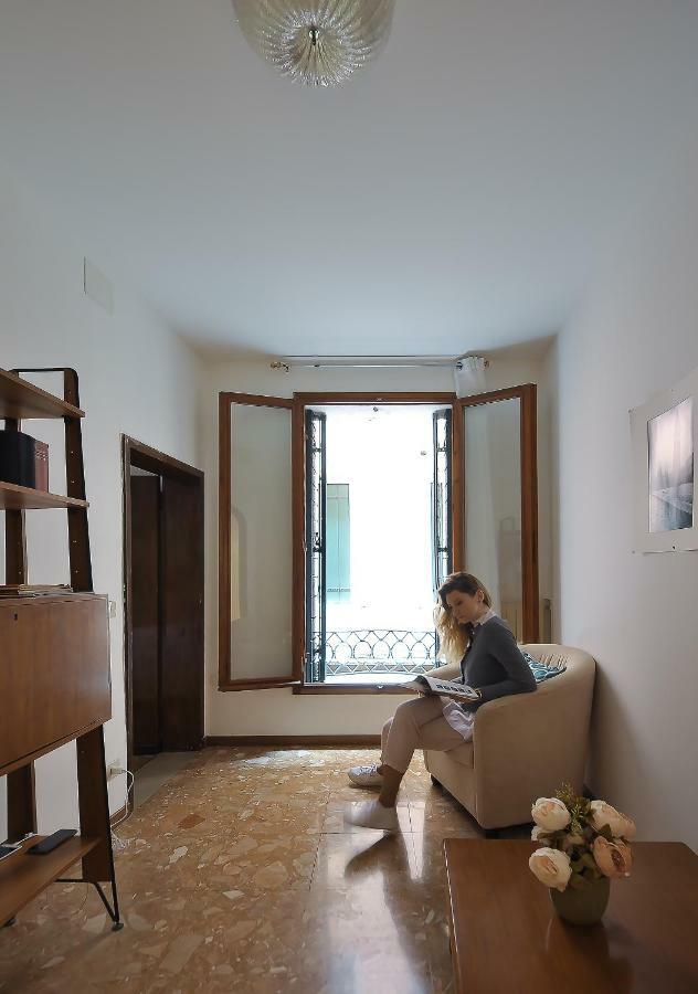 Venetian Mood Bianco Apartment Venice