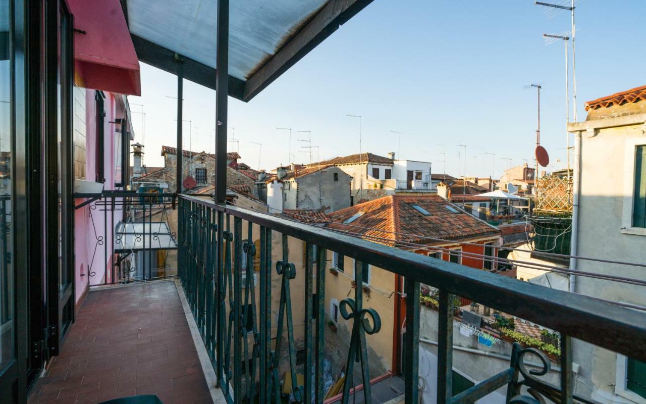 Venetian Roof View Apartment