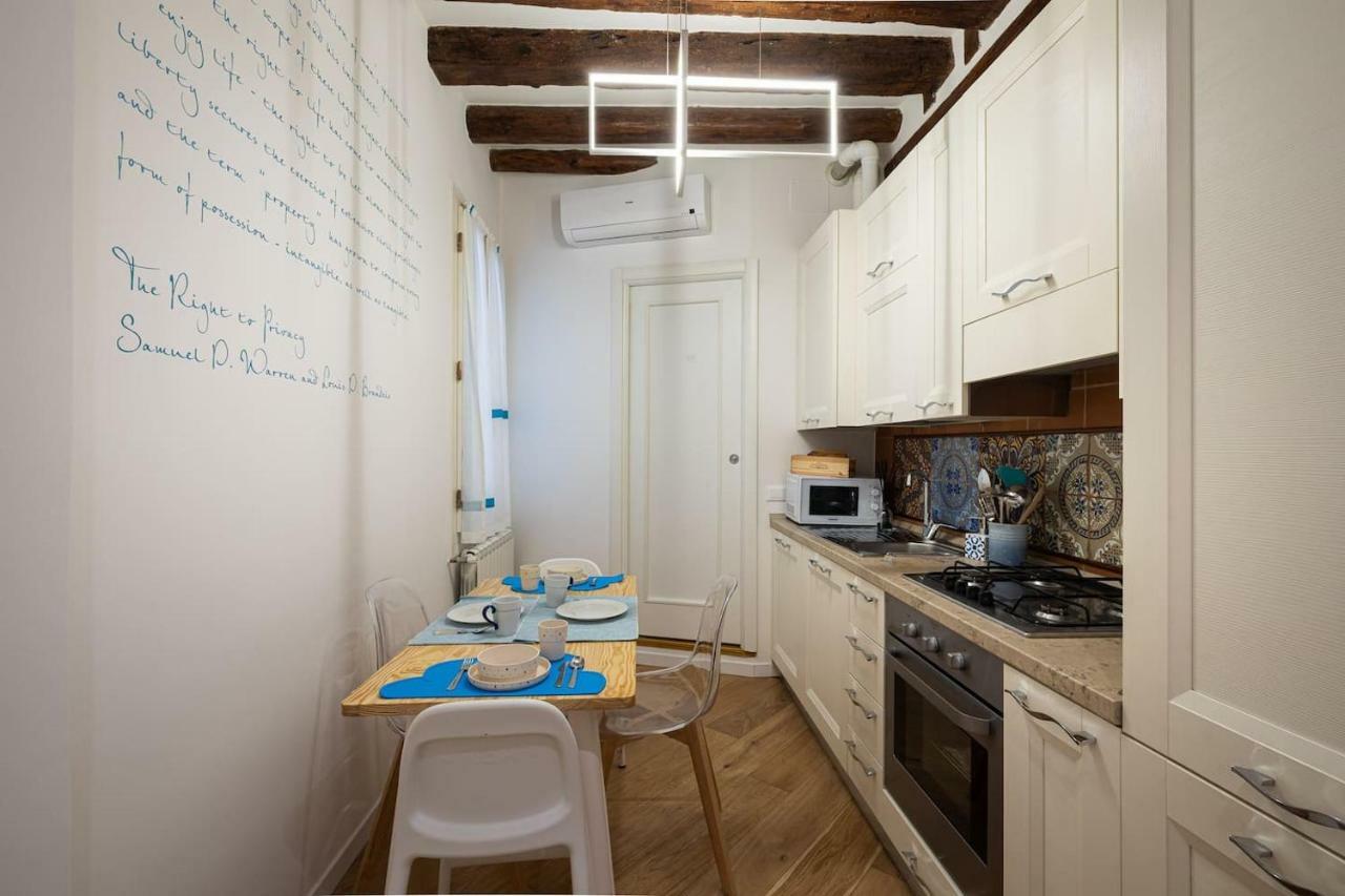 Privacy In - Your To Be Let Alone * Venice
