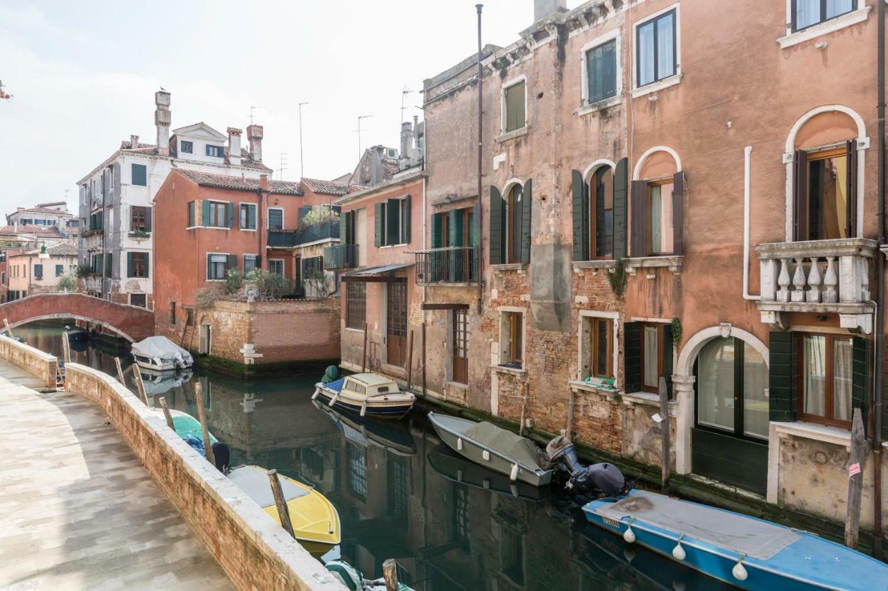 Little Canal Apartment *