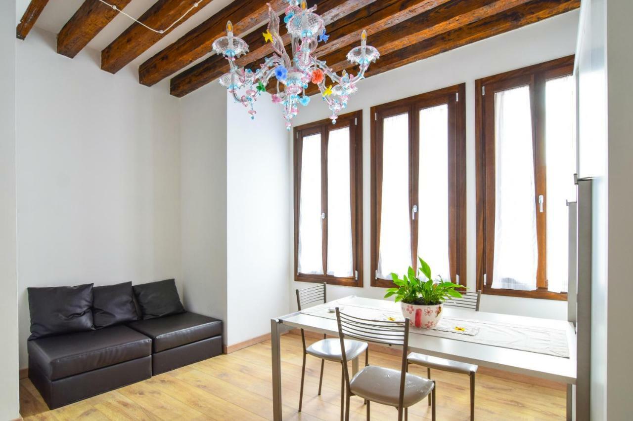 Rialto 707 Bed & Breakfast 2*